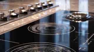 Induction Hob Vs Ceramic Hob – Which One Is Right For Your Kitchen?